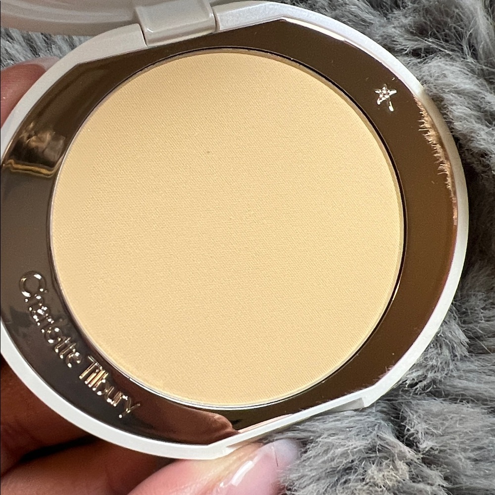CHARLOTTE TILBURY Airbrush Flawless Finish Blurring and setting powder - Picture 3 of 12